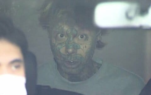 「店に迷惑かけてやろうと」顔面タトゥーでコンビニ強盗致傷の被告(50)が接見で記者に語った反省の言葉