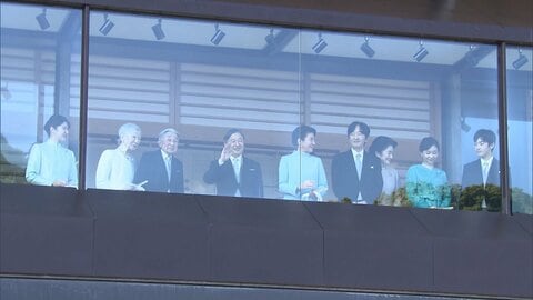 新年一般参賀に6万人　天皇ご一家、上皇ご夫妻、秋篠宮ご一家が5回、宮殿のベランダに　“親子”三代全員が揃うのは初
