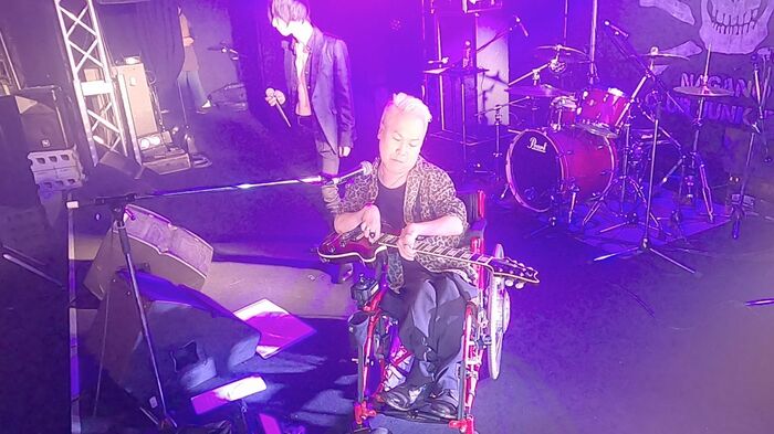 車いすのギタリスト・川崎昭仁さん