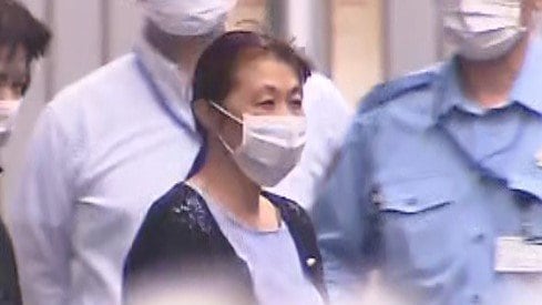 逮捕された藤田容子容疑者(61)(午後3時ごろ 丸の内署)