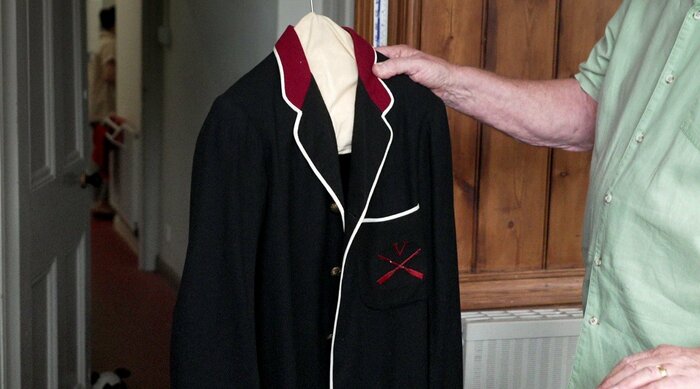 店には100年以上前の制服も残っている