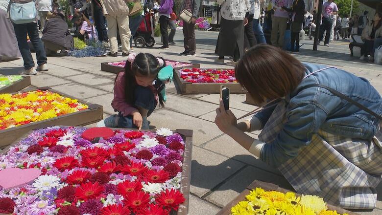 GW後半初日「善光寺花回廊」に多くの観光客　長野市中心部が色とりどりの花で飾られる｜FNNプライムオンライン