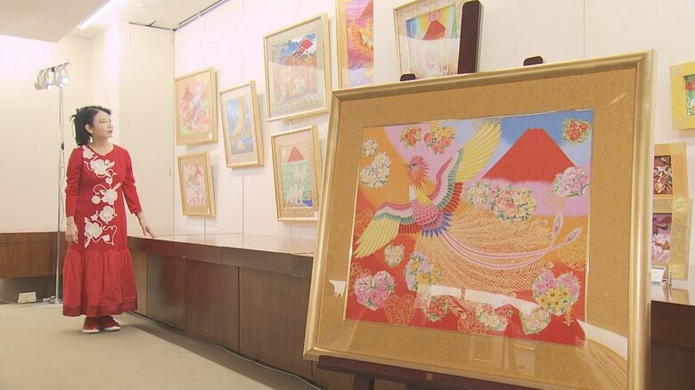 “赤富士”中心に約50点…俳優で画家のあいはら友子さんが手掛けた日本画の展示販売会 名鉄百貨店で7日まで｜FNNプライムオンライン