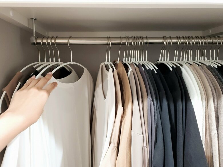 「断捨離で捨てる服、捨てない服を選ぶコツ!服の収納方法も紹介」記事公開のお知らせ