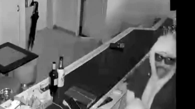 アメリカ海兵隊員2人　中洲の飲食店で窃盗繰り返した罪　被害総額は1100万円か　初公判で起訴内容認める　福岡地裁｜FNNプライムオンライン