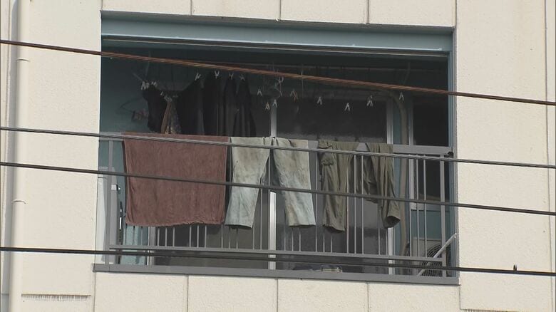 遺体には古い傷やあざも…アパートで同居する男性に顔を殴る等の暴行を加え死亡させた疑い 38歳男を逮捕｜FNNプライムオンライン