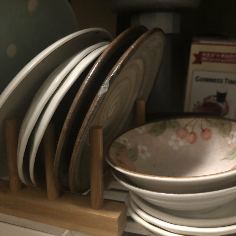 もう1つのセットと共に棚へ収納