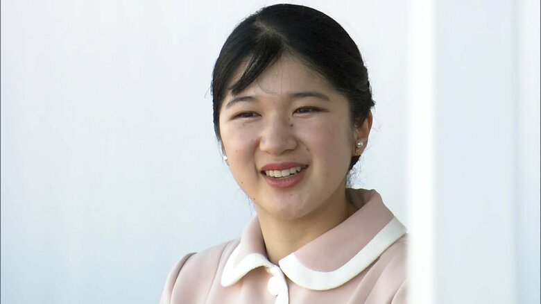 初の地方公務で佐賀スタジアムで競技観戦する愛子さま　2024年10月11日