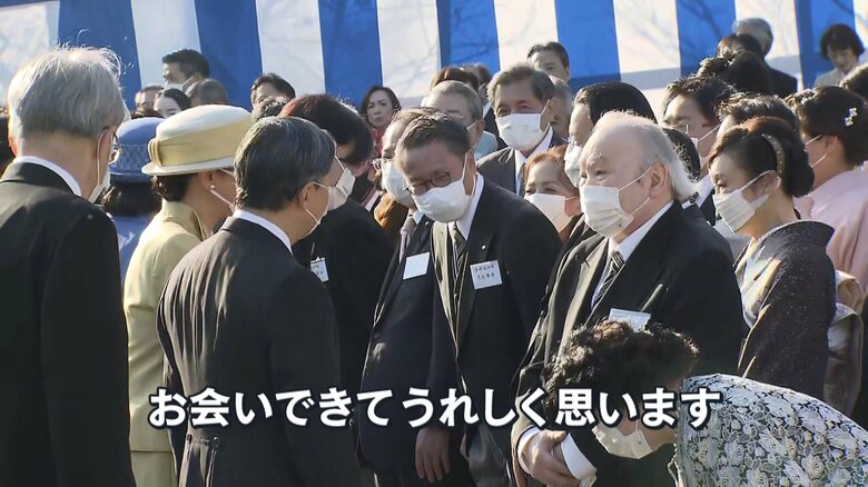 加藤一二三さんと言葉を交わされる両陛下