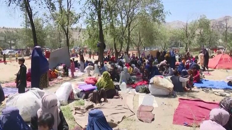 アフガンでは何十万人もの子どもたちが、砲撃などを逃れ避難しているという