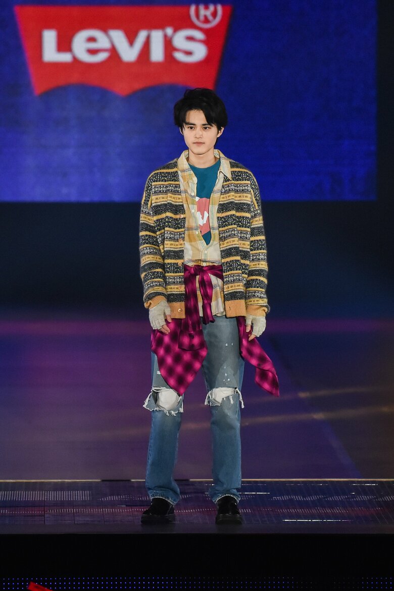 鈴鹿央士さん(C)Rakuten GirlsAward 2023 AUTUMN/WINTER