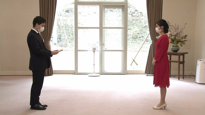 懇談の場では、佳子さまが、マスク越しに、表情豊かに談笑される様子が見られた。