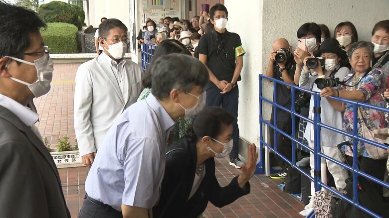 皇后さまは集まった子供たちに「何年生ですか？」と声をかけられた