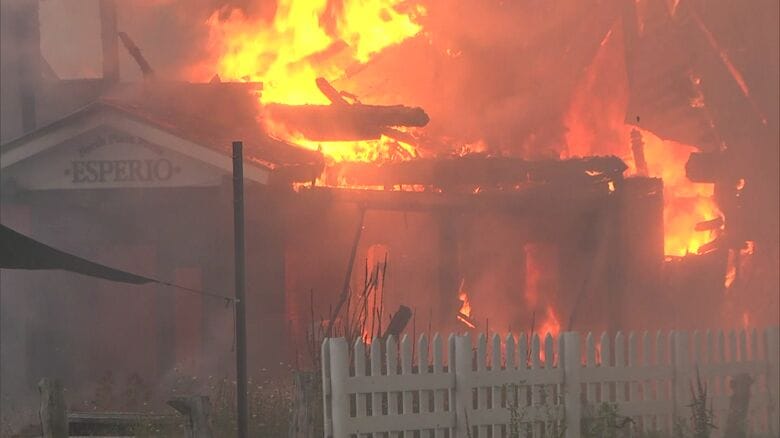 店の内部が全焼