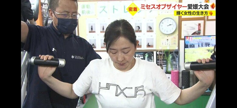 スポーツジムでトレーニングを行う山下さん