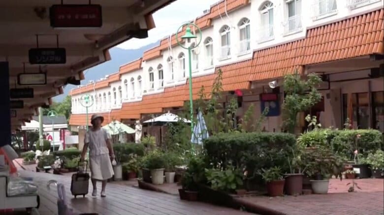 スペインの街並みをイメージした美鈴モール商店街