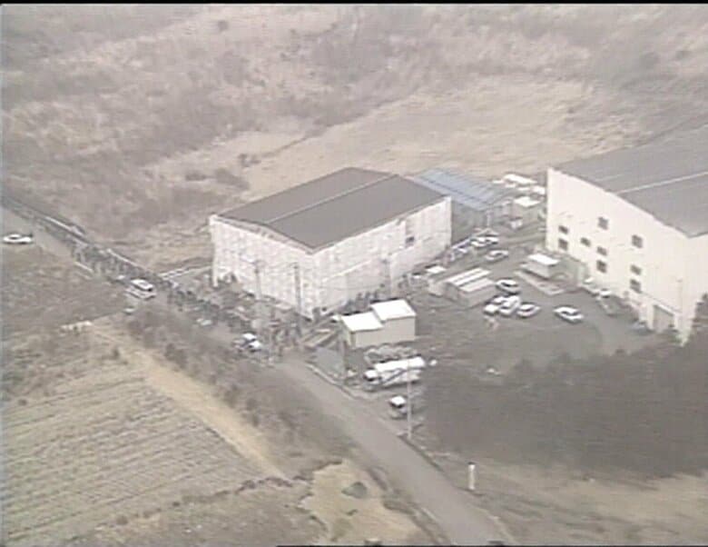 旧上九一色村の教団施設　家宅捜索が行われた（1995年3月）