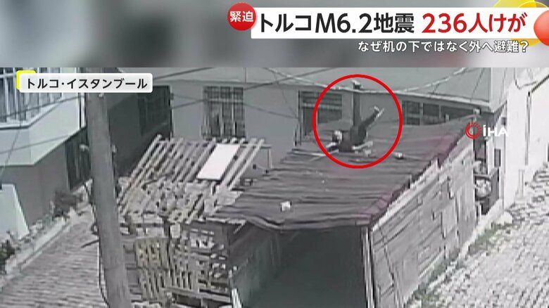 ガレージの上に飛び降りて逃げようとする男性