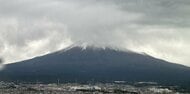 【速報】富士山で初冠雪　甲府地方気象台の目視ではなく観測データで確認