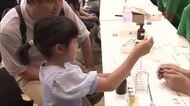科学の体験型イベント 大学や企業などが67のブース出展 小中学生でにぎわう 　大分市