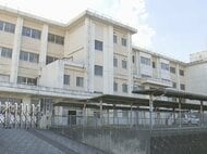 スマホから動画見つかり発覚…自宅で入浴中の女性2人を盗撮か 中学校講師の25歳男を再逮捕「性的欲求満たすため」