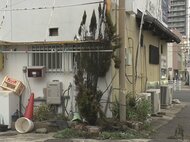 付近に灯油のような物入ったポリタンク…飲食店の前に置かれた植木に火つけたか 女を現行犯逮捕