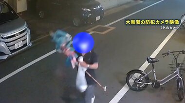 「信じられない!」 “のれん泥棒”犯行の一部始終 狙われたアニメコラボの特注品