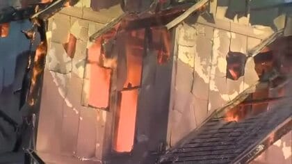火は隣の住宅へ…津山市で住宅２棟を全焼する火事　２棟の住人は全員逃げ出して無事【岡山】