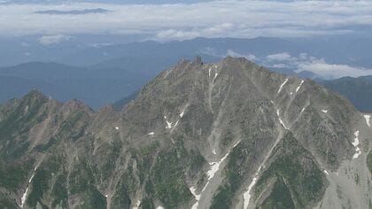 「女子高校生が滑落した」埼玉県の高校山岳部の16歳の女子部員が遭難　北アルプス奥穂高岳のザイテングラートを下山中　ふくらはぎの開放骨折、骨盤骨折などで重傷　20人パーティで4泊5日の計画で登山