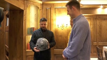 ウクライナ　五輪の“追悼ヘルメット”選手にゼレンスキー大統領が勲章授与「勇気に感謝する」