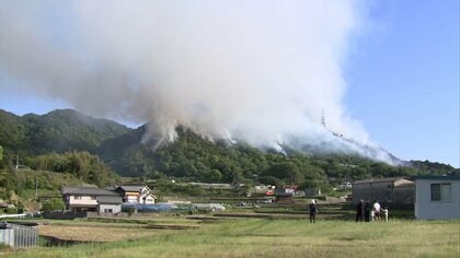 広島・福山市の山林火災は鎮火めど立たず　280人態勢で消火活動　15ヘクタールが燃える