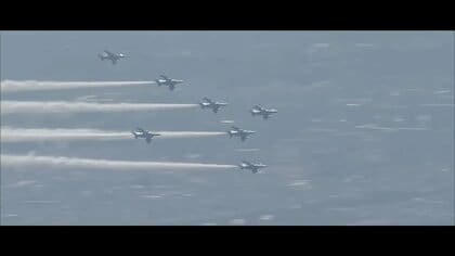 【ブルーインパルス】「空の下で思いが一つに」報道カメラマンが捉えた約20分間の“感謝飛行”　都内各所で歓声も