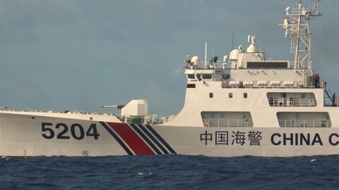 緊迫の南シナ海！中国と対立深めるフィリピンの巡視船に乗船取材…中国海警局に囲まれ進路ふさがれる一部始終