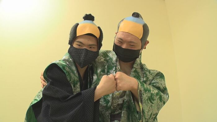 悪者を演じる井出健太さん(左)と滝沢慎平さん(右)