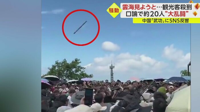 激しく打ちつけた反動で、宙を舞う棒