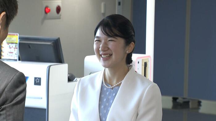 大阪・伊丹空港に到着された愛子さま