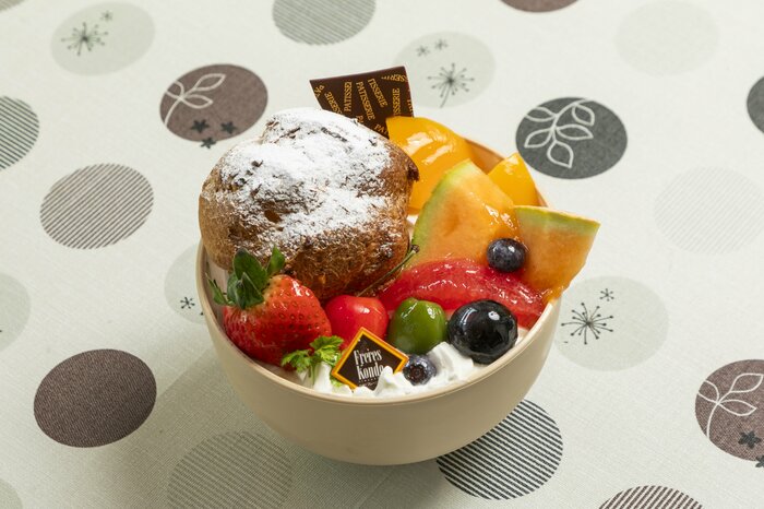 フレージュ近藤 フルーツプリン丼 1500円(税込)