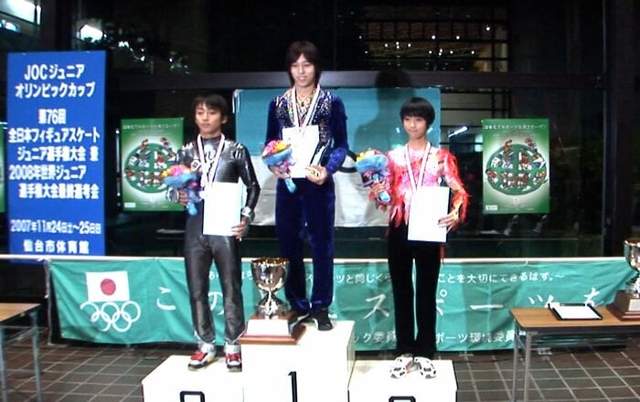 2007年の全日本ジュニアで男子ノービス選手として初めて表彰台に立った羽生結弦