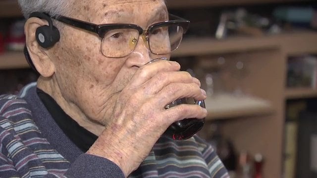 「やめられない」お酒と肉が大好き佐々木俊雄さん(100)