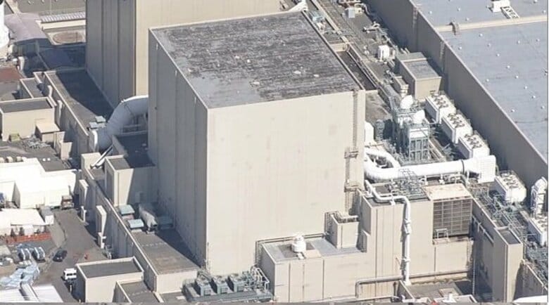 周辺の空間放射線量に異常なし　廃炉作業が進む浜岡原発2号機で火災…耐火シートが燃える｜FNNプライムオンライン