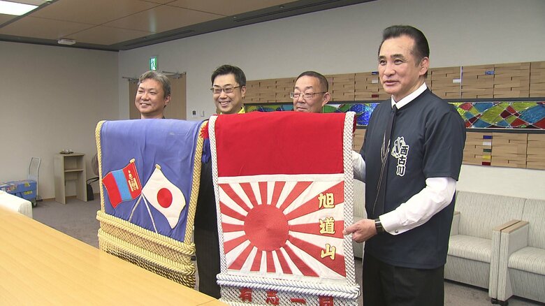 元力士・旭道山の化粧まわし“長崎くんち”に登場　西古川町「櫓太鼓」弓取り式で使用「立派な奉納に」｜FNNプライムオンライン