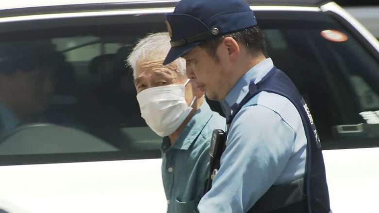 バス降車後に乗客男性切りつけか 殺人未遂容疑で70代男を現行犯逮捕 男性は軽傷 “新聞の読み方”めぐりトラブルか 警視庁|FNNプライムオンライン