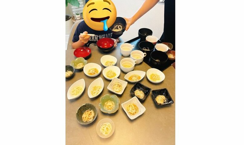 自宅で「わんこ素麺」？じゃんじゃん食べたくなる5人家族の昼食が楽しそう…合計どれくらいを食べたのか母親に聞いた｜FNNプライムオンライン