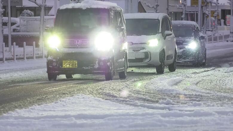 広島県に今季一番の寒気　北部中心に積雪「三次の冬が来た」　広島市内も雪景色　26日夕方まで断続的に雪｜FNNプライムオンライン