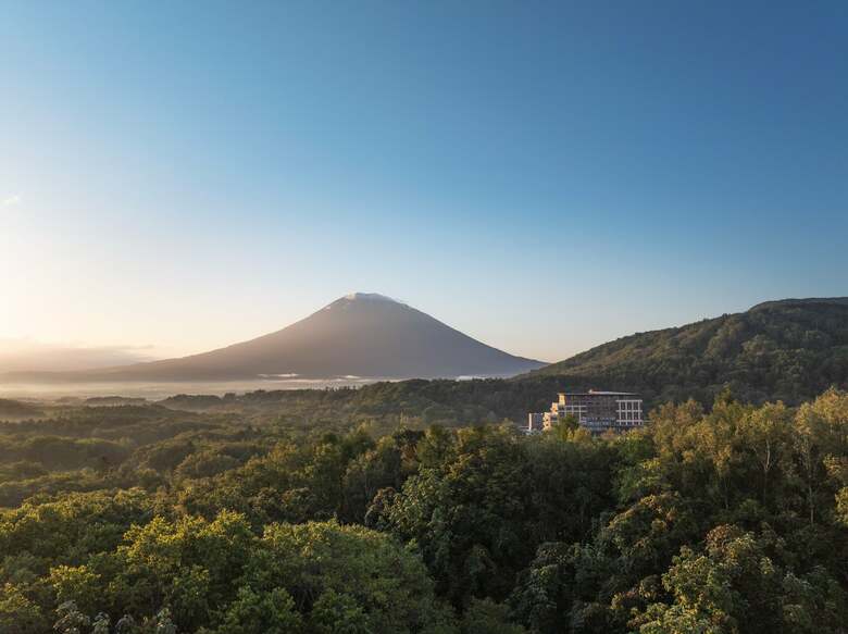 冬だけじゃない、ニセコの素顔。総支配人・山邉が語る“緑の季節”の魅力とホテルの挑戦