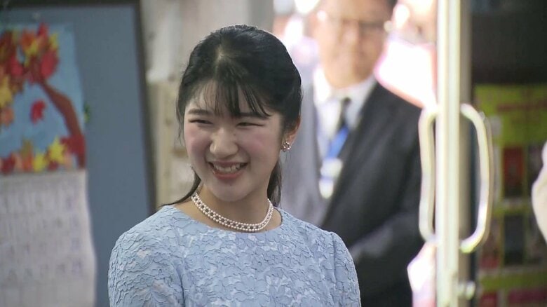 愛子さまは「かわいくて親切な人」ラオスの中高一貫校で日本語を学ぶ生徒たちと交流　ティアラ姿の似顔絵に笑顔｜FNNプライムオンライン