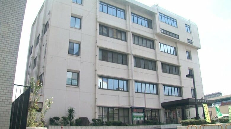 福山市の県立高校教師の男（30）着替え中の女性を撮影しようとした疑いで逮捕　勤務中 録画機器を設置か｜FNNプライムオンライン