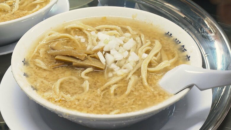 杭州飯店の燕背脂ラーメン