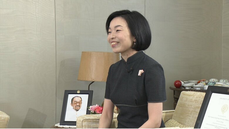 FNNのインタビューに応じられた彬子さま　