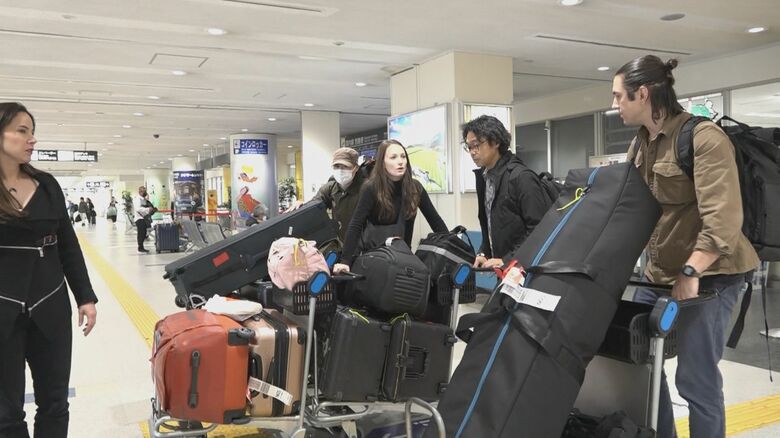 長崎空港に降り立った撮影クルー